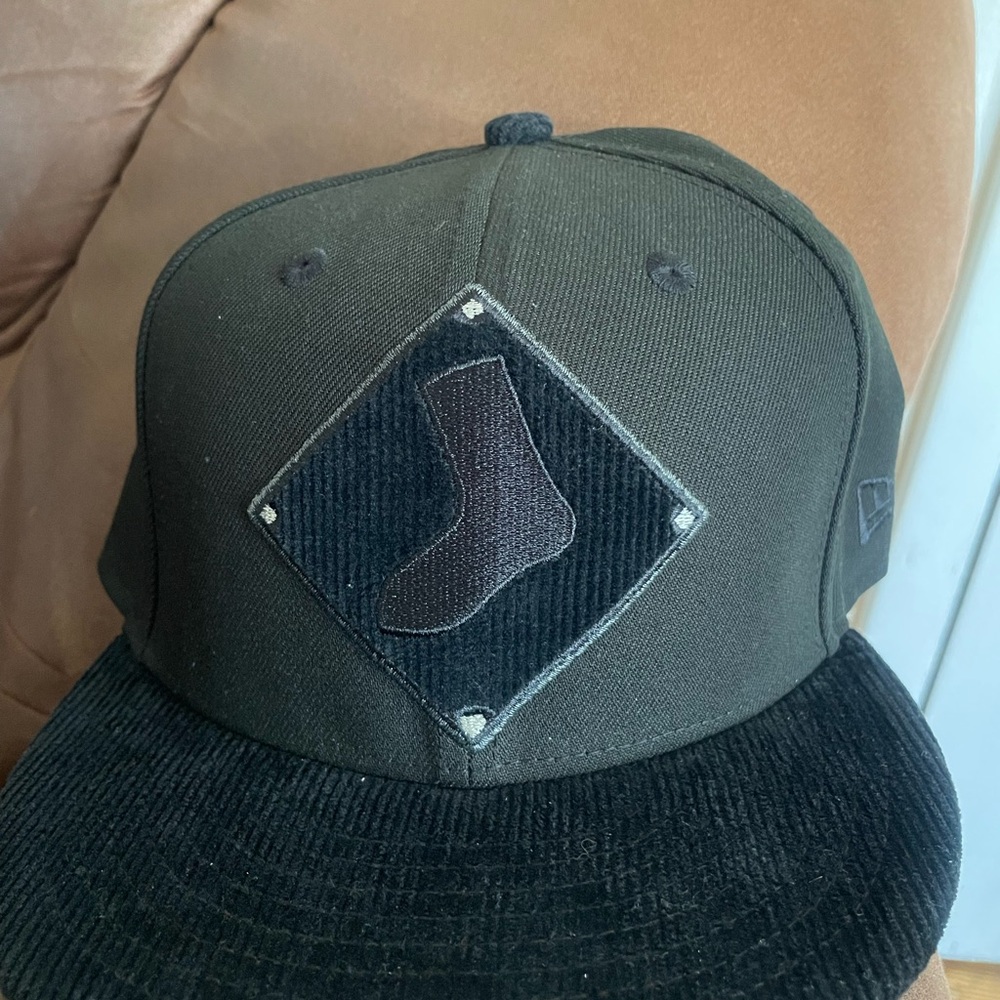 Chicago white Sox New Era MLB all black fitted hat 7 5/8
